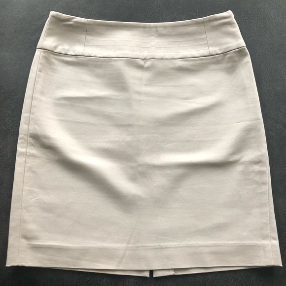 Banana Republic Dresses & Skirts - Banana Republic Khaki Skirt